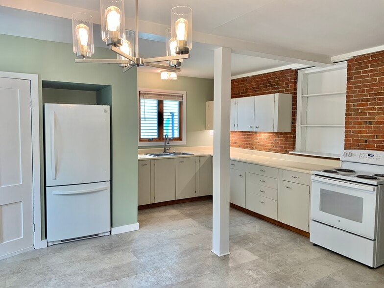 Kitchen - 183 Elliot St