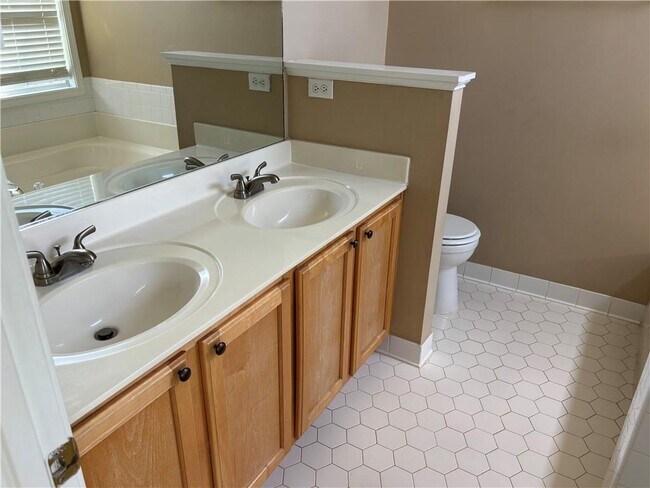 Building Photo - 709 Weatherstone Trce
