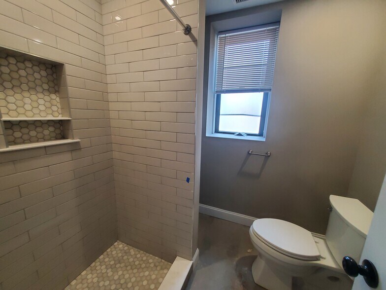 Building Photo - 1914 Beacon St