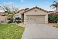 Building Photo - 2441 W Indigo Dr