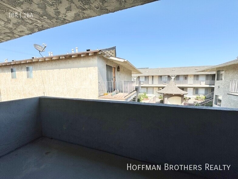 Building Photo - 20339 Saticoy St