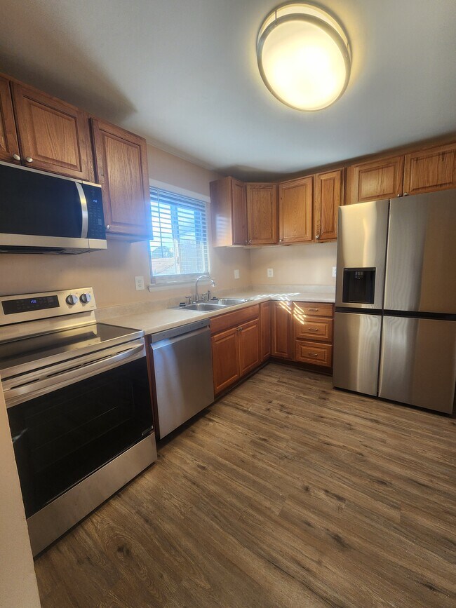 Kitchen - 8501 Inyo Ct