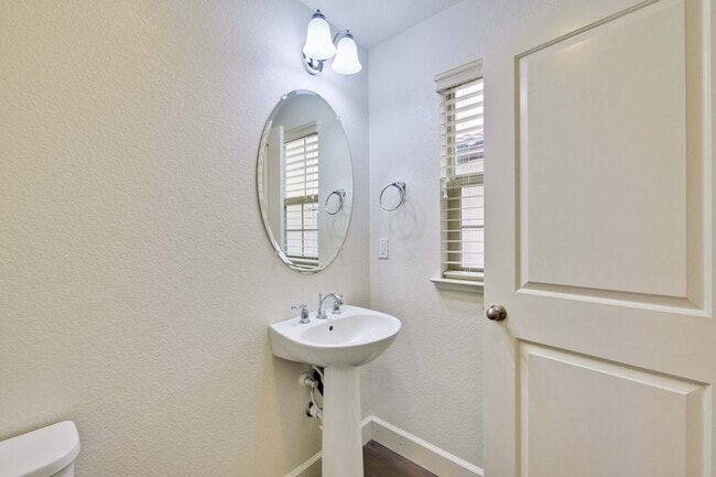Building Photo - Gorgeous Santa Clara Home with Pool, EV Ho...
