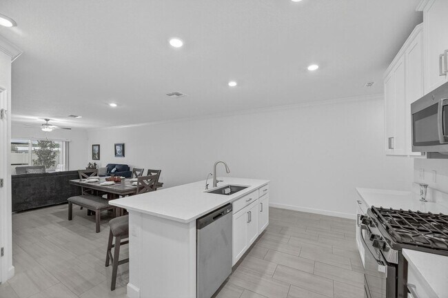 Building Photo - 17334 Holly Wl Ave
