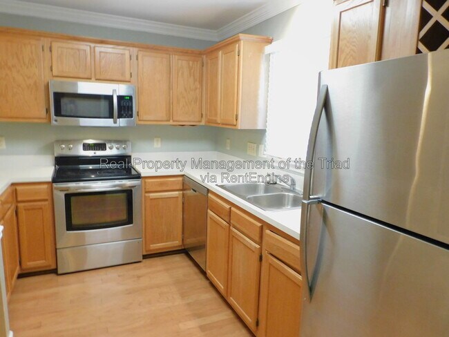 Building Photo - 12 Cedar Knoll Dr