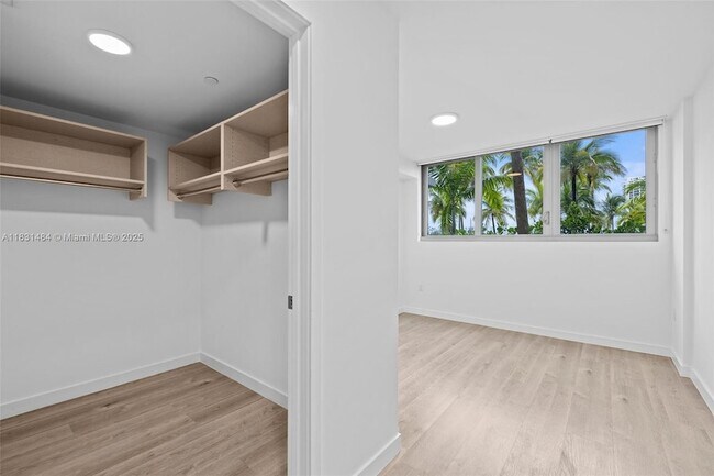 Building Photo - 1500 Bay Rd