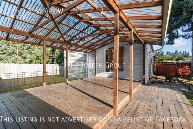 Building Photo - Open and bright 3 bed/1.75 bath in Edmonds!