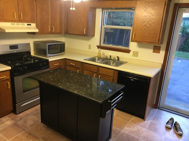 Kitchen - 1328 D'Angelo Drive