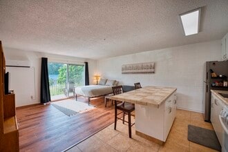 Building Photo - 355 Kalanianaole St