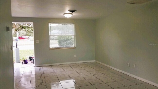 Building Photo - 1600 Cardinal Ln