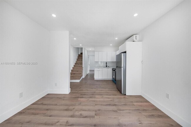 Building Photo - 6913 NW 4th Ct