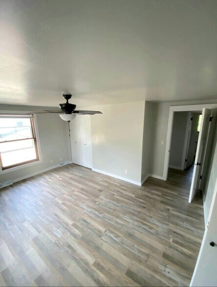 Building Photo - 1376 W Hiawatha Dr