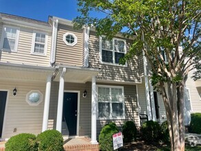 Building Photo - Braxton Park Townhome