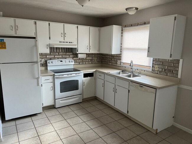 Building Photo - BOARDMAN 3 BEDROOM CONDO--PROFESSIONALLY M...