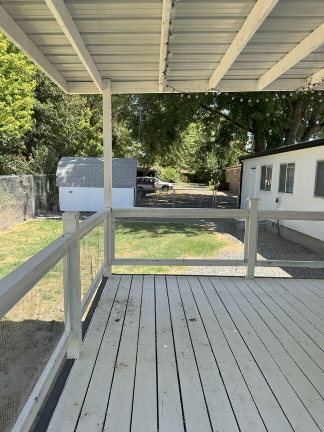Building Photo - Large Echo home for rent