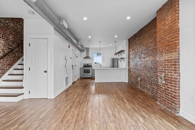 Building Photo - 103-105 Broadway