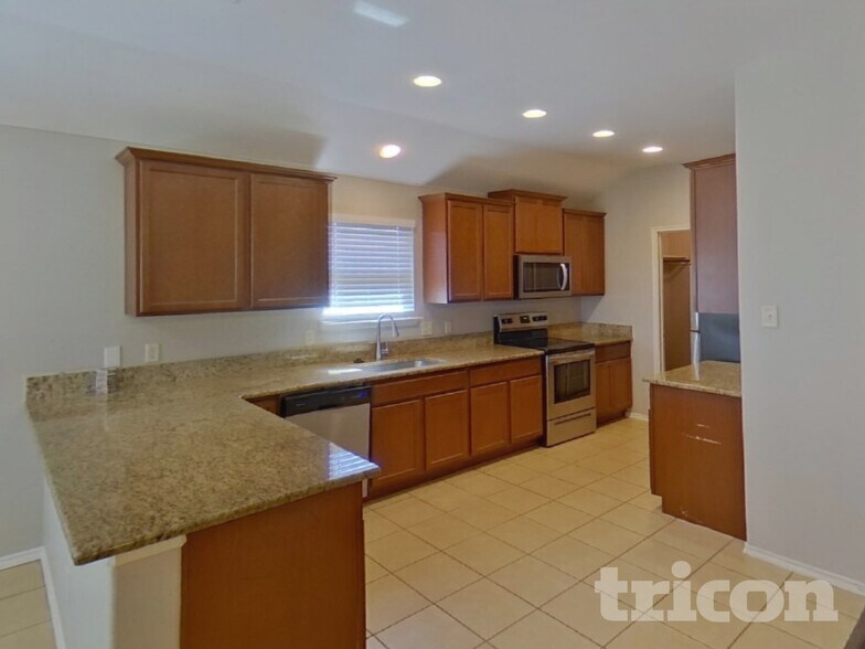 Building Photo - 825 Bens Dr