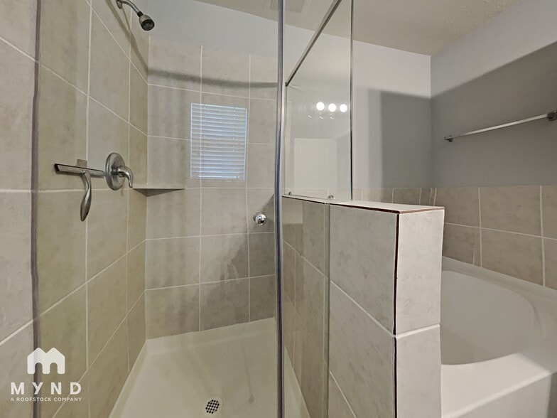 Building Photo - 1811 Artem Ct