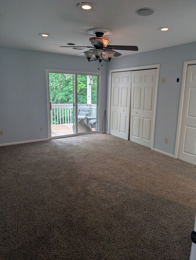Building Photo - 22 Royal Oaks Dr