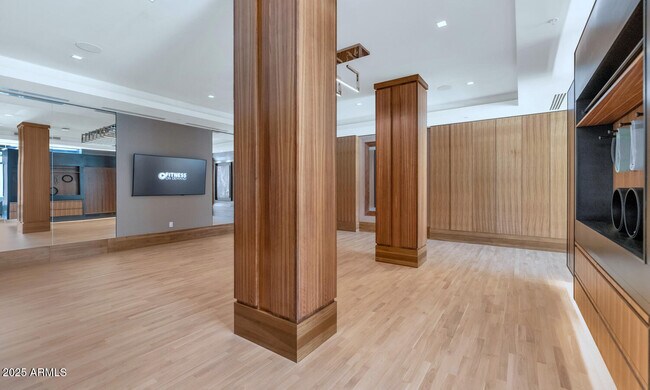 Building Photo - 6587 N Palmeraie Blvd