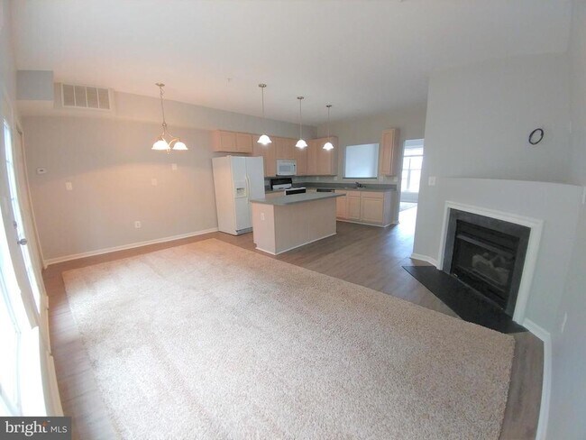 Building Photo - 8 Harbour Heights Dr