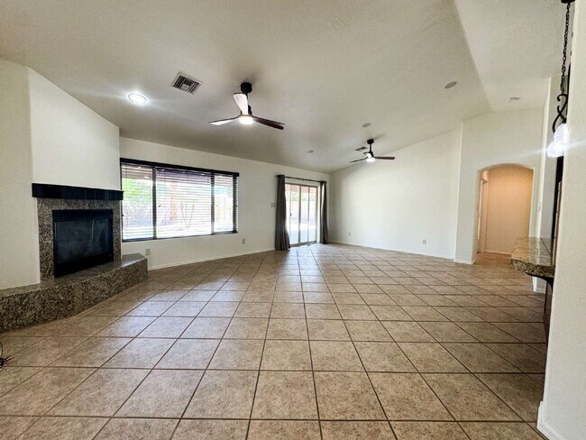 Building Photo - For Rent: 3-bedroom, 2-bathroom home in Barkley Ranch