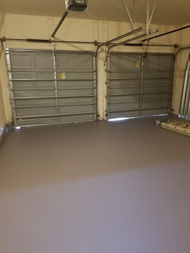 Building Photo - start the new year in your beautiful 3/2/2...