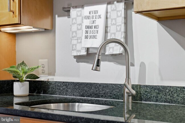 Building Photo - 2200 N Westmoreland St