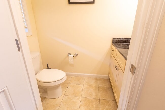 Building Photo - Spacious Luxury Multi Level, 2 Bedroom Condo