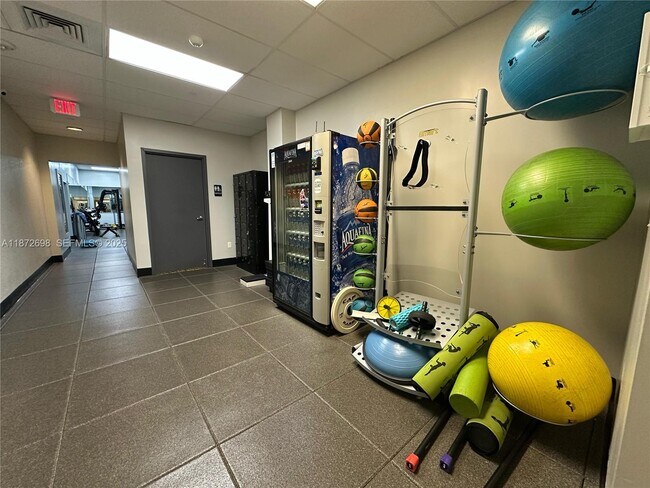 Building Photo - 2501 S Ocean Dr