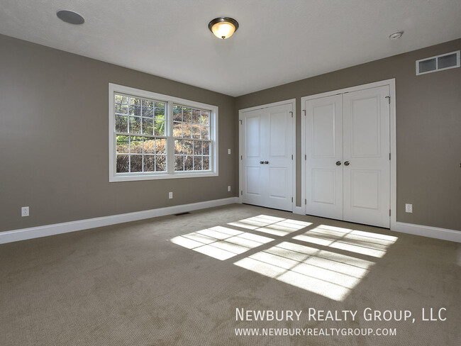 Building Photo - 2 Bedroom, 2.5 Bath Townhome - Discover th...