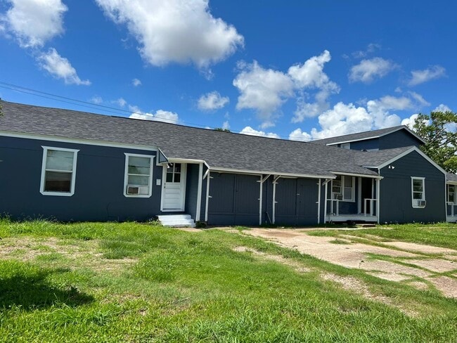 Building Photo - 527 W 8th St