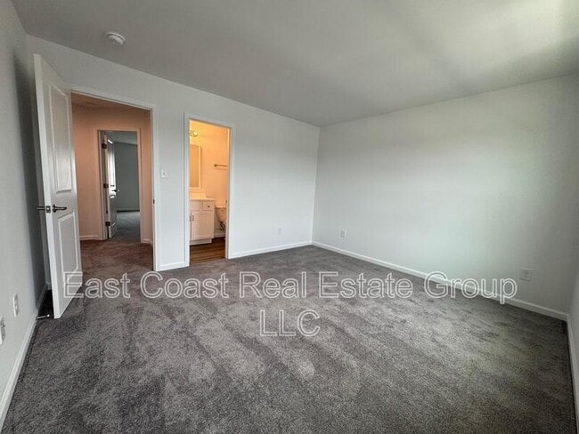 Building Photo - 15 Snowdrop Ct