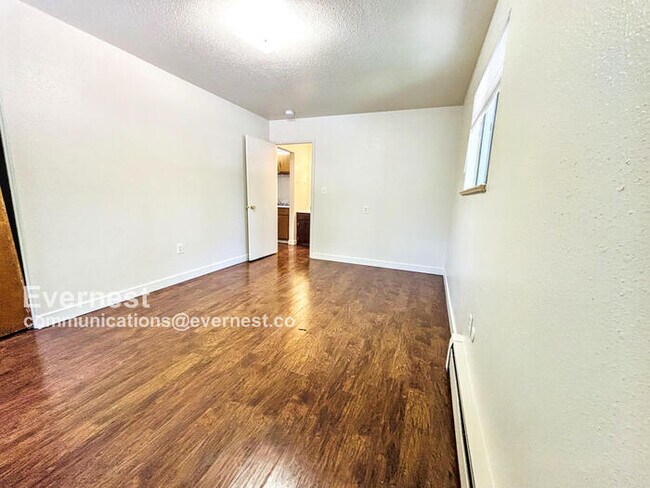 Building Photo - 1305 Burton Ct