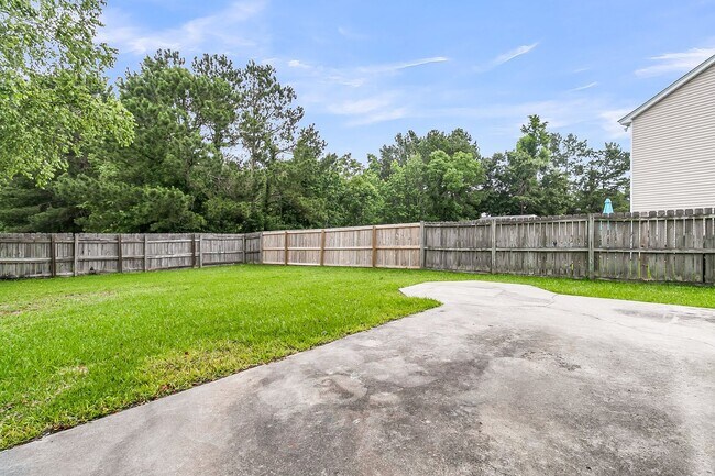 Building Photo - *MOVE- IN SPECIAL* 4 Bedroom, 2.5 Bathroom in Tall Pines of Ladson