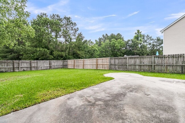 Building Photo - Recently Updated 4 bedroom 2.5 bathroom two story home available in Ladson!