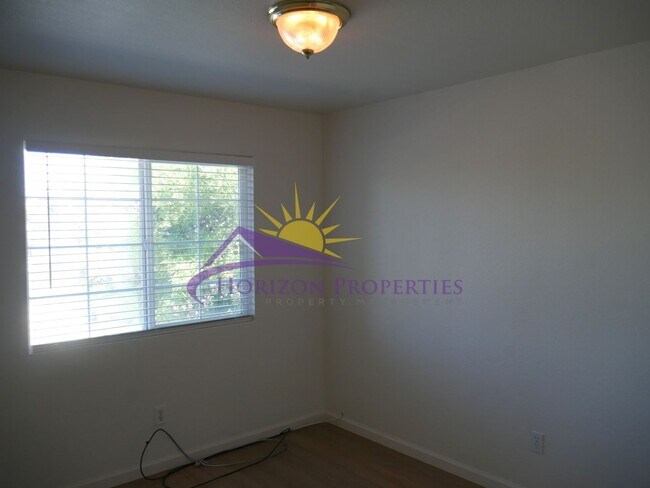 Building Photo - Two Story 4 Bed 3 Bath 1,863sqft Elk Grove Home in Laguna Park