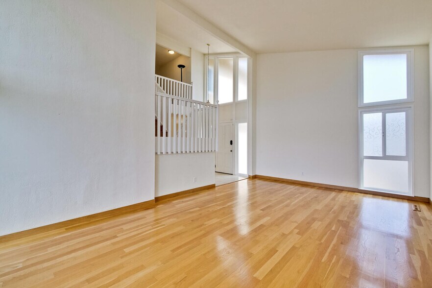 Building Photo - 255 Shearwater Is