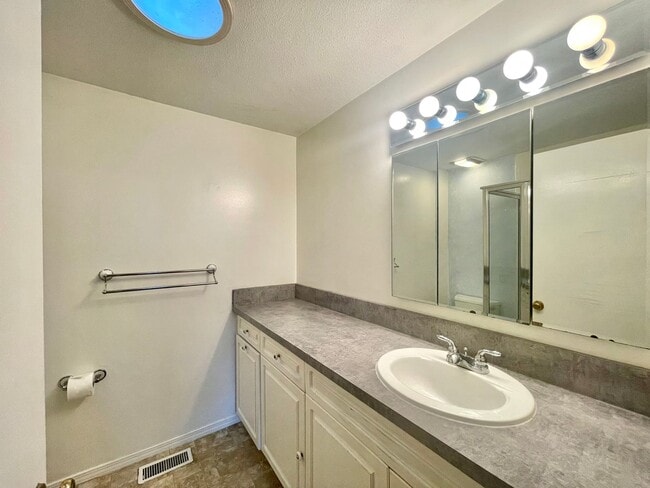 Building Photo - Great House for Rent