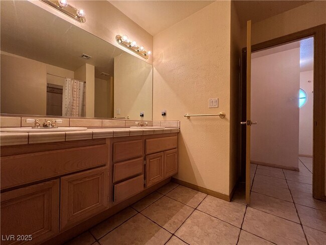 Building Photo - 4325 Silvercrest Ct