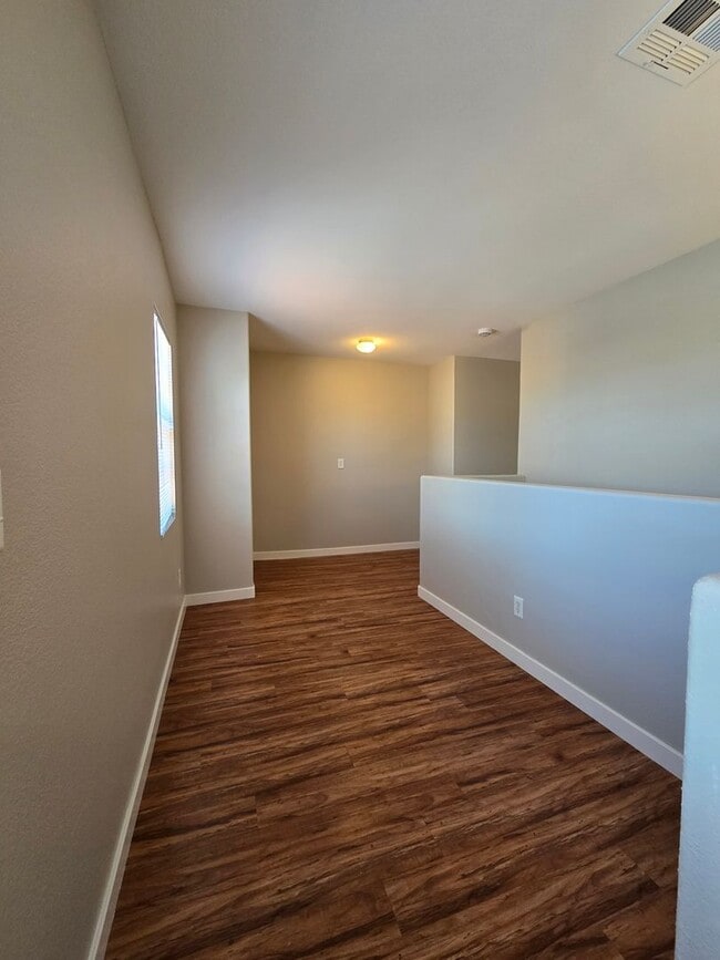Building Photo - A Fabulous 4 Bedroom Home in N.Las Vegas 1 Bedroom Downstairs.