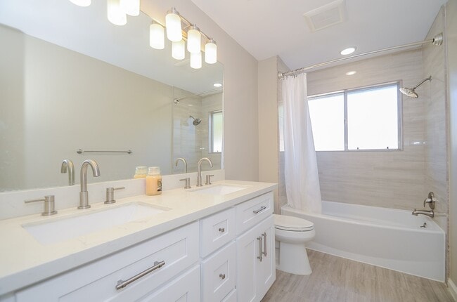 Building Photo - 2339 Bent River Dr