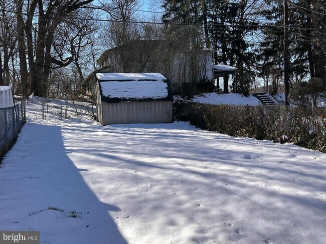 Building Photo - 2268 READING