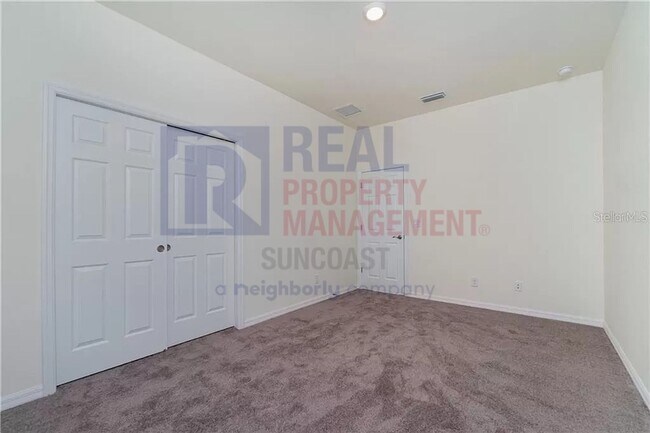 Building Photo - 351 Sweetwater Dr
