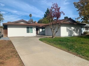 Building Photo - Home for Rent in Rosemont Park – Sacramento!