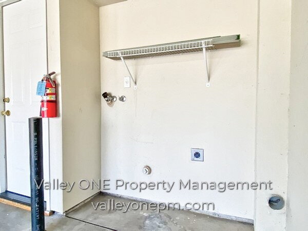 Building Photo - 1180 E Monte Vista Ave