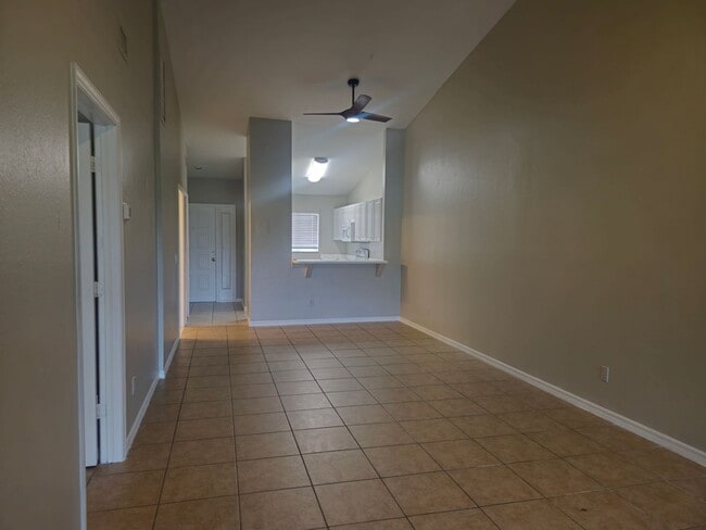 Building Photo - 2 bed 2 bath