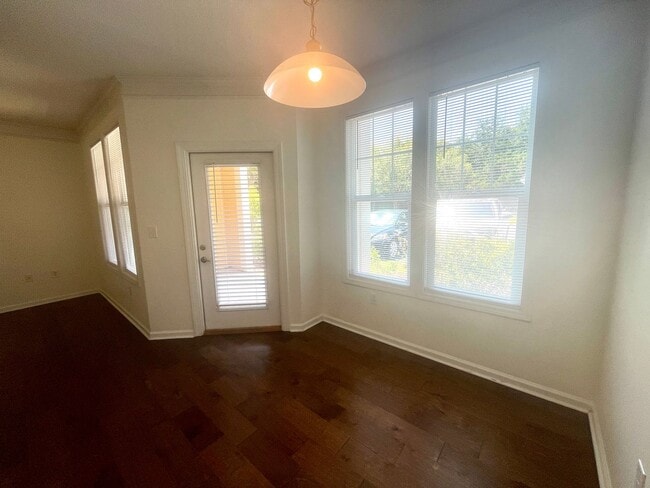 Building Photo - 2 Bedroom, 2 Bath Condo in Southampton Poi...