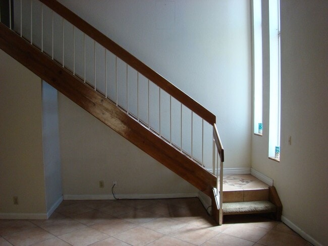 Building Photo - Spacious 3 bedroom, 3 bath, condo with a l...