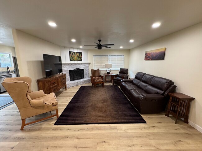 Building Photo - 368 Dogwood Ln